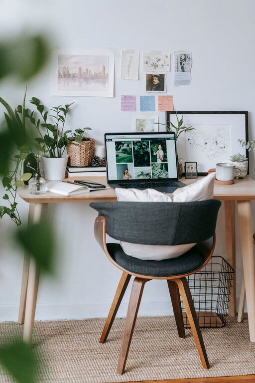 How to Create a Cozy and Productive Home Office Space